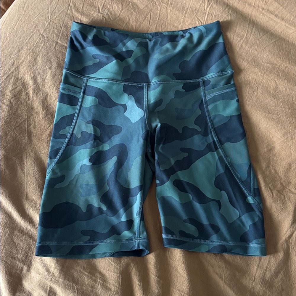 BUNDLE FOR DISCOUNT- Womens camo shorts size M